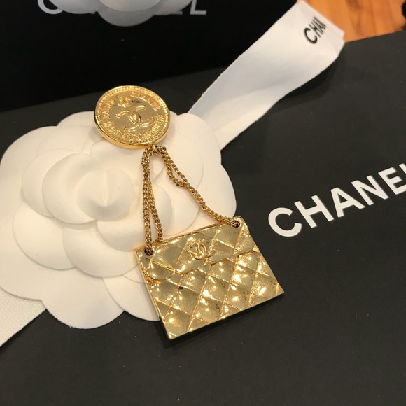 CHANEL Jewelry - 🎊SPRING SALE🎊 Rare Vintage Chanel Purse Brooch
